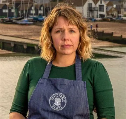  Whitstable Pearl: A Cozy Crime Drama Starring Kerry Godliman That Explores Hidden Truths and Quaint Coastal Mysteries!